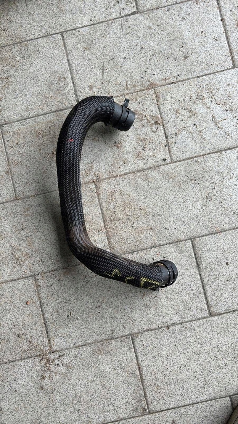 vedení hadice vody Renault Scenic E-Tech V 215760364R