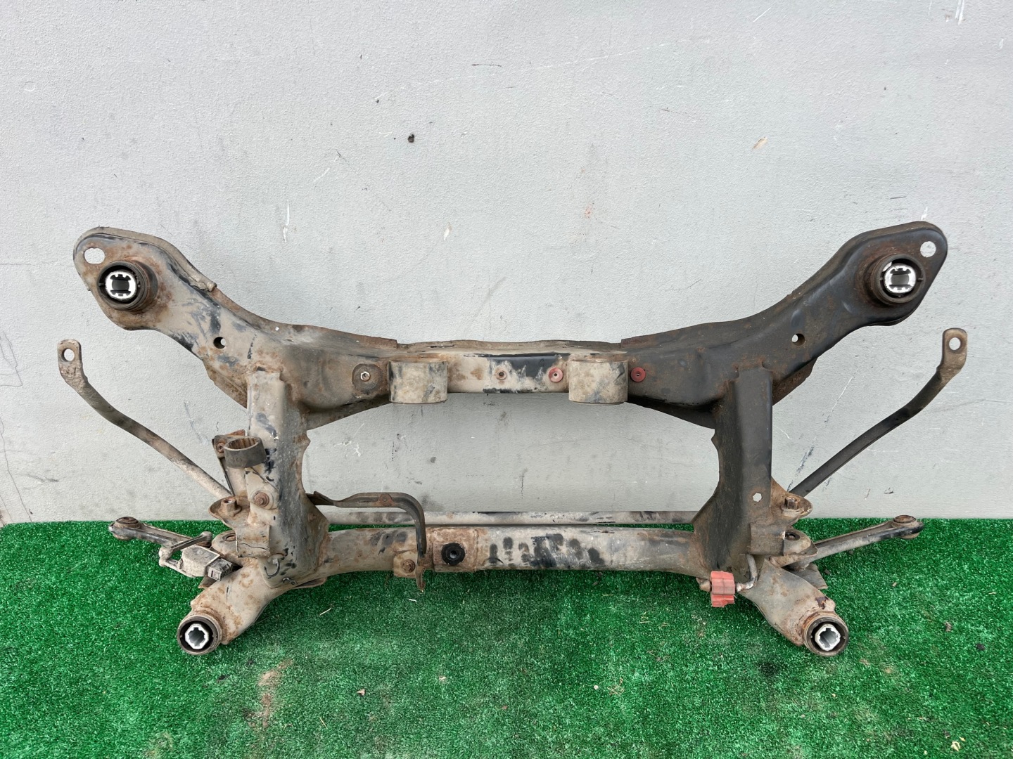 axle beam subframe springing rear part VOLVO XC70 II 2015