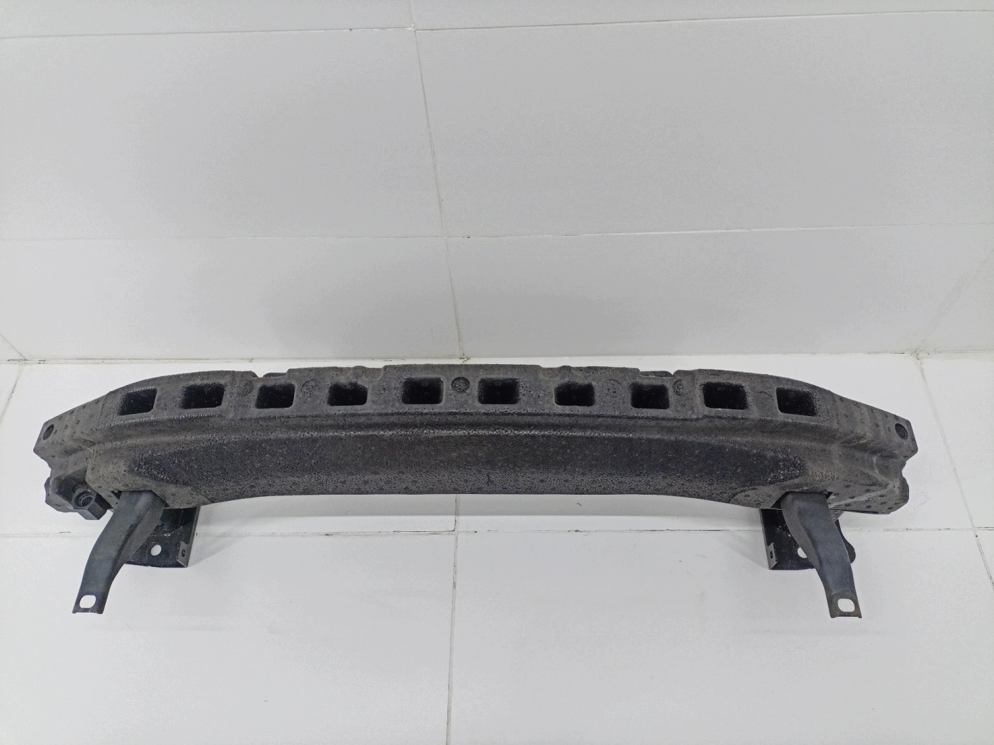 výztuha příčka nárazníku předek Volkswagen Scirocco 3 2009