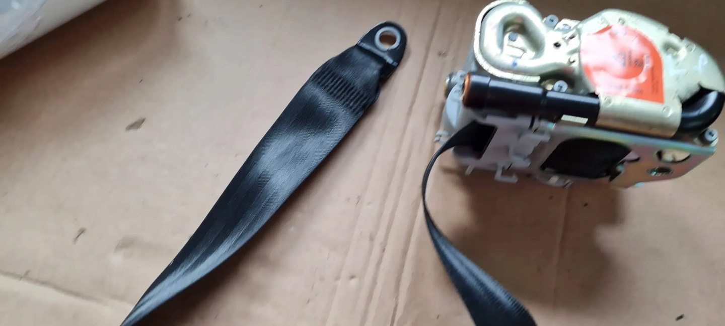 Q7 4M II tension belt safety left front 4M0857705H