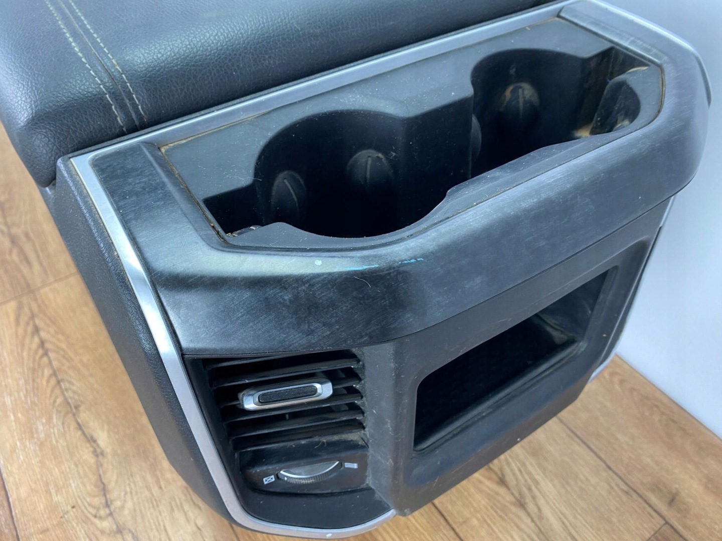 Tunel central armrest Dodge Ram 1500 2019+ USA