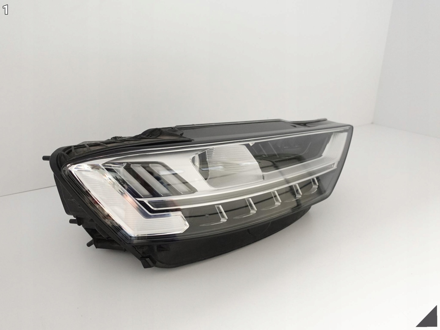 AUDI S8 A8 4N0 D5 17-21 MATRIX FULL LED light R