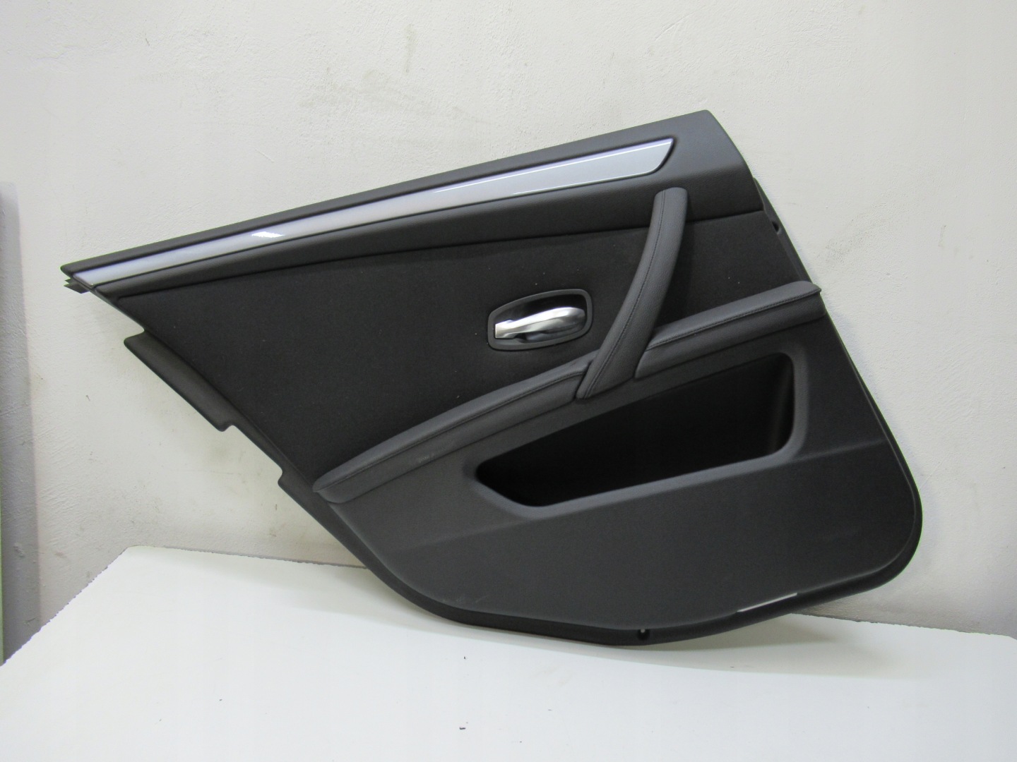 BMW E61 side upholstery door left rear part 07R EU