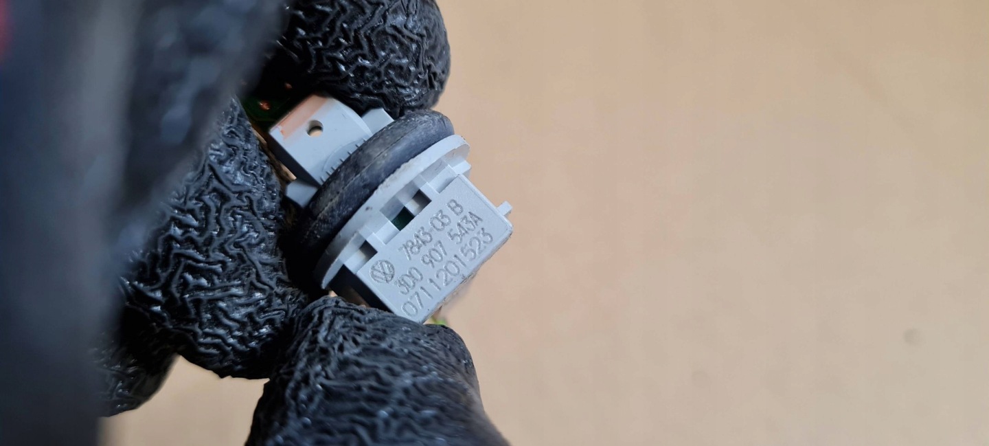 A6 C8 4K Sensor TEMPERATURY ZEWNETRZNEJ 3D0907543A Q3 83A A4 B9 A5 Q8 Q7