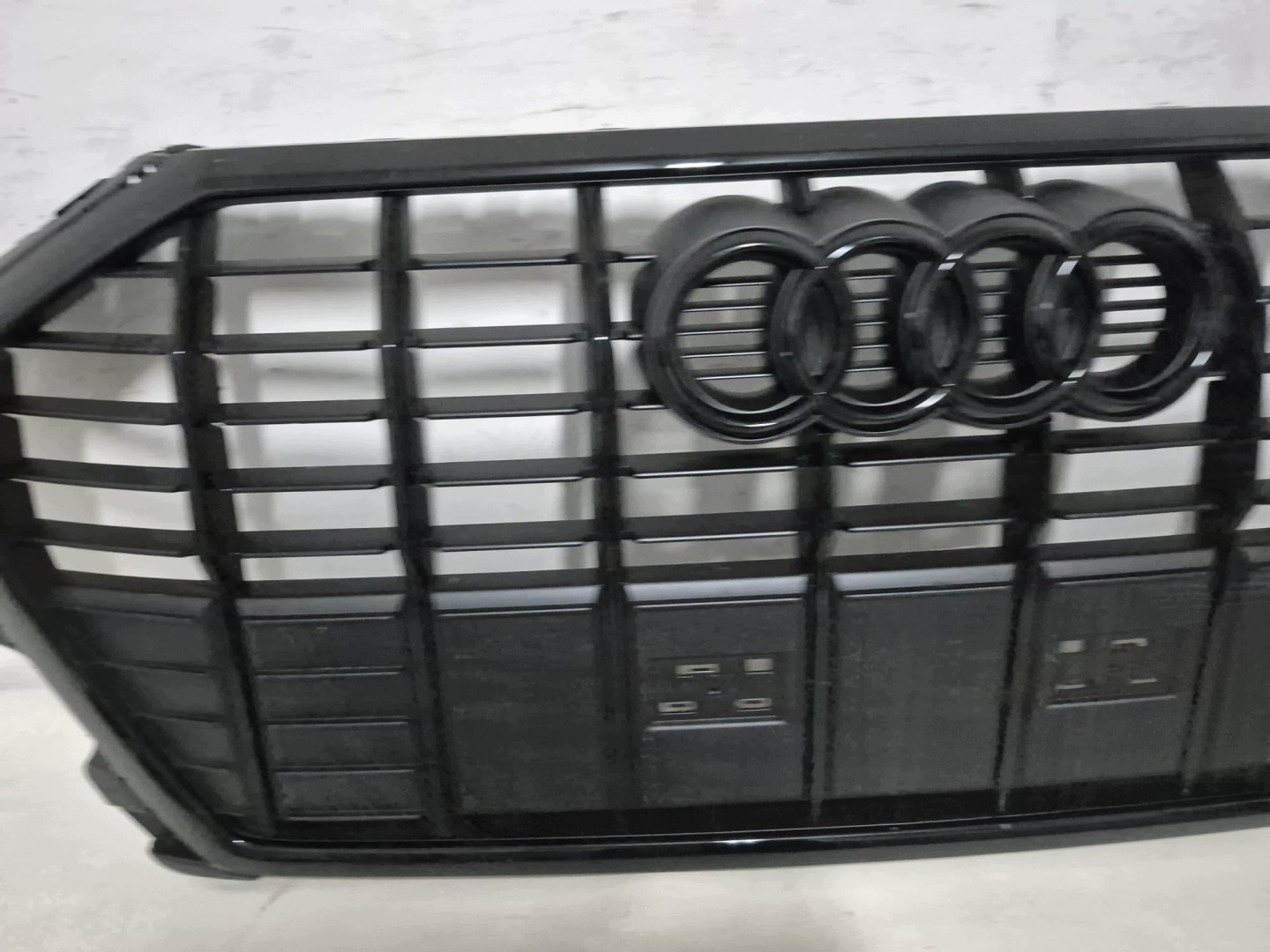 AUDI Q3 83A S-LINE 18- grill grille radiator black 83A853651E