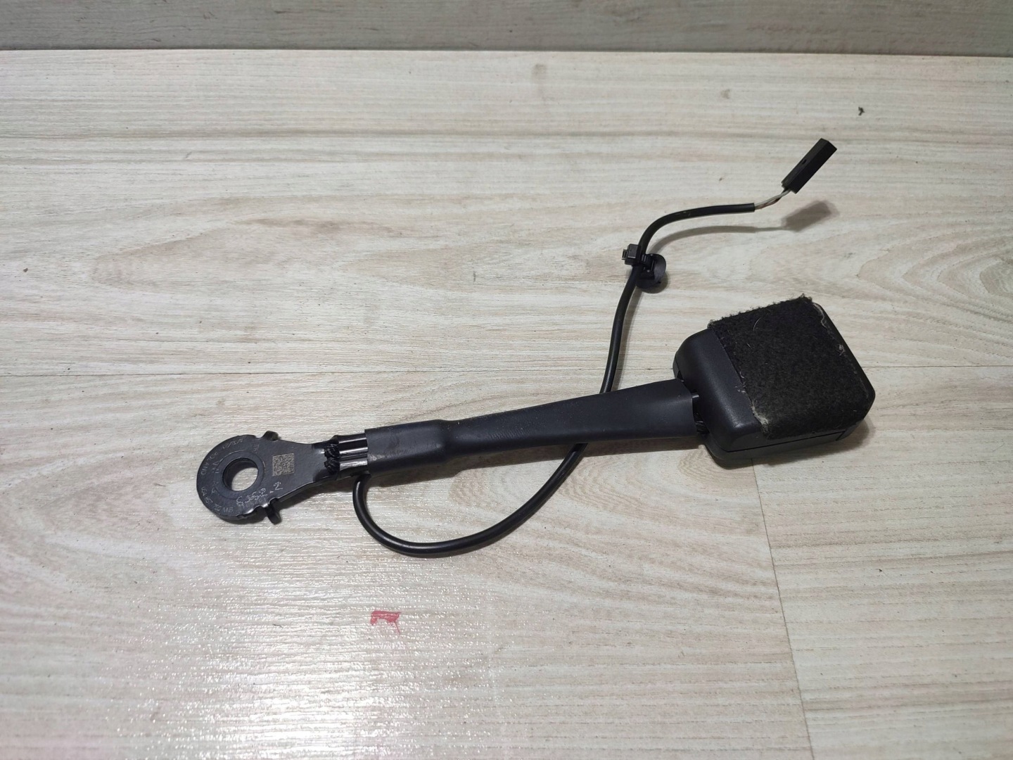 Skoda Scala 2020 front side left Klamra of the front supports safety