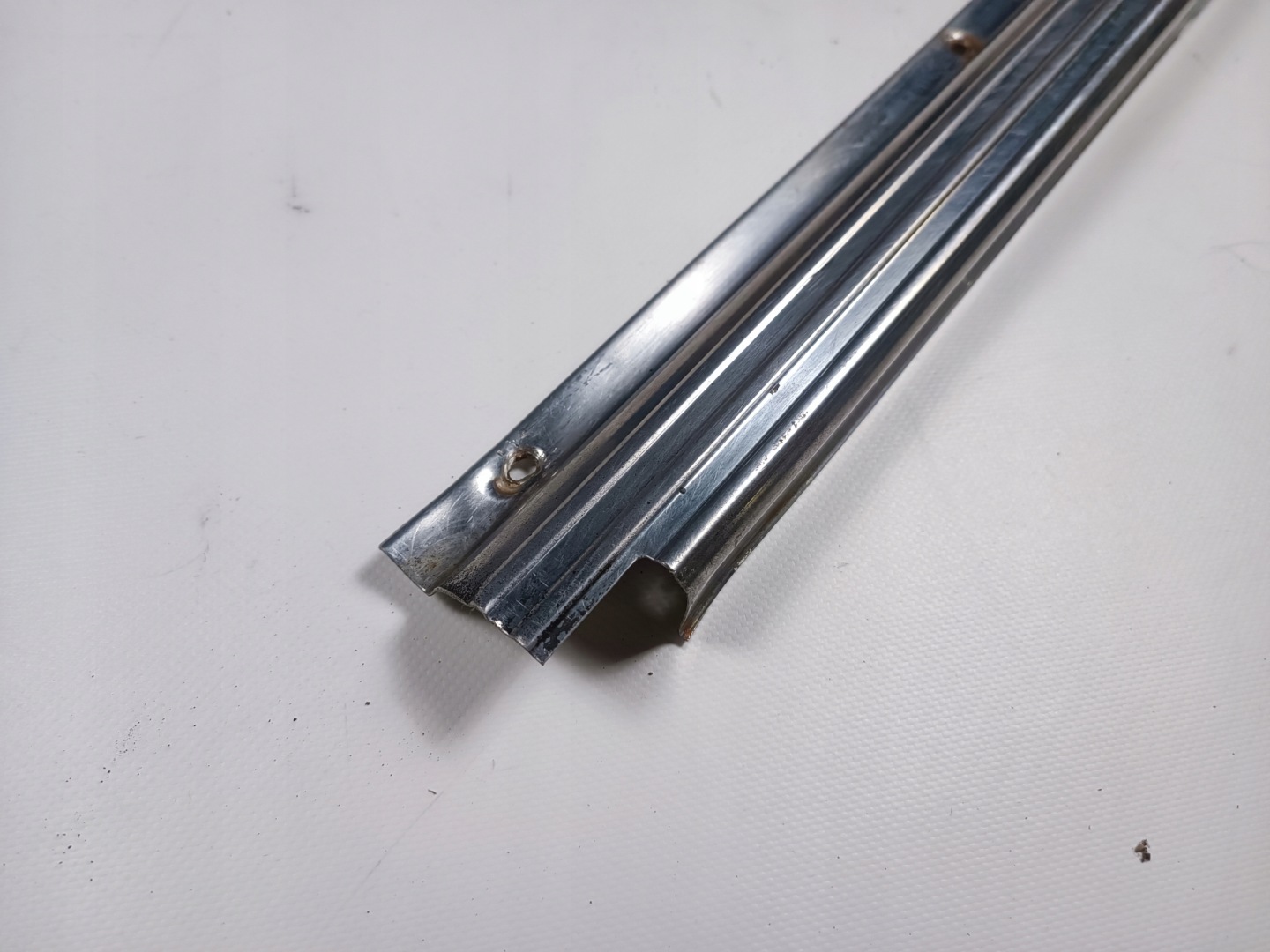 moulding threshold left Mercedes SL R107 C107