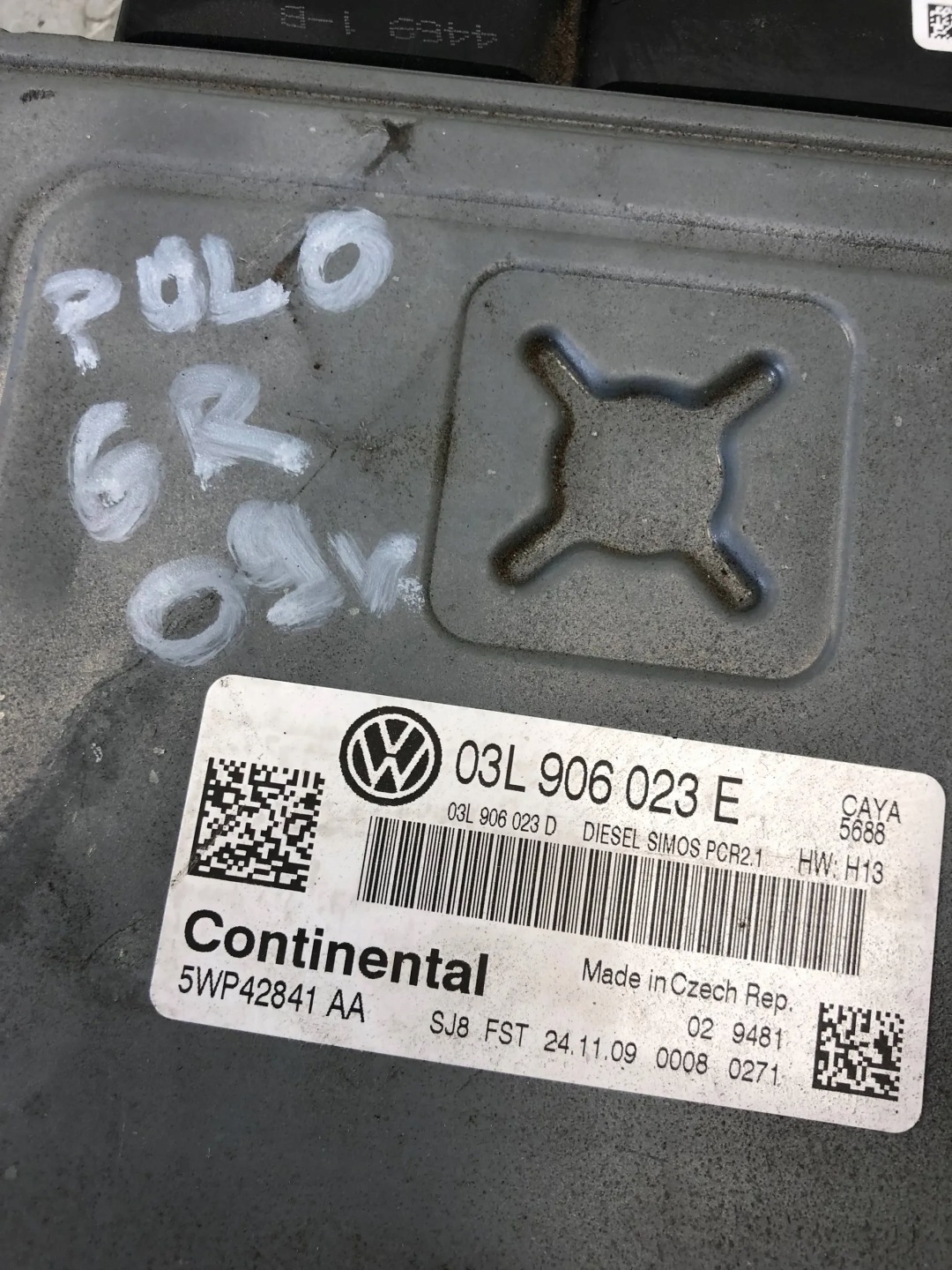 computer of the engine VW POLO V 6R 1.6D CAY 03L906023E