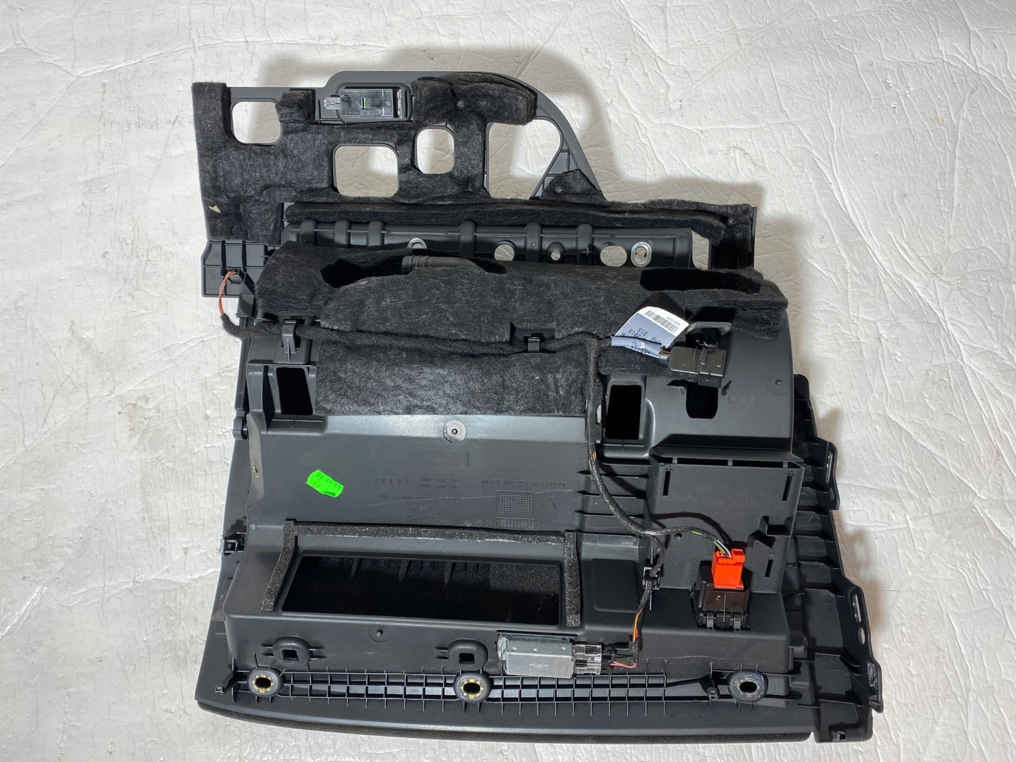 AUDI A4 B9 Handschuhfach des Beifahrers AC 8W1880302