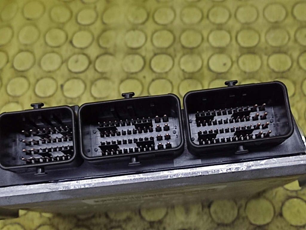 VOLVO V40 1.9 DCI control unit of the engine 0281010440