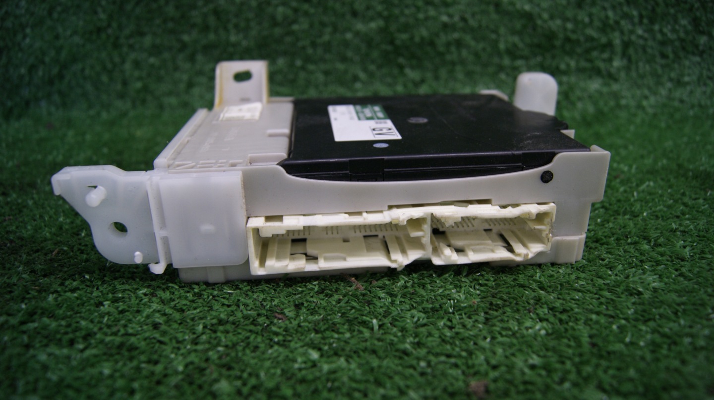 compartment module BSI TOYOTA YARIS 3 89221-0D400 MB238000-9540 denso hybryda