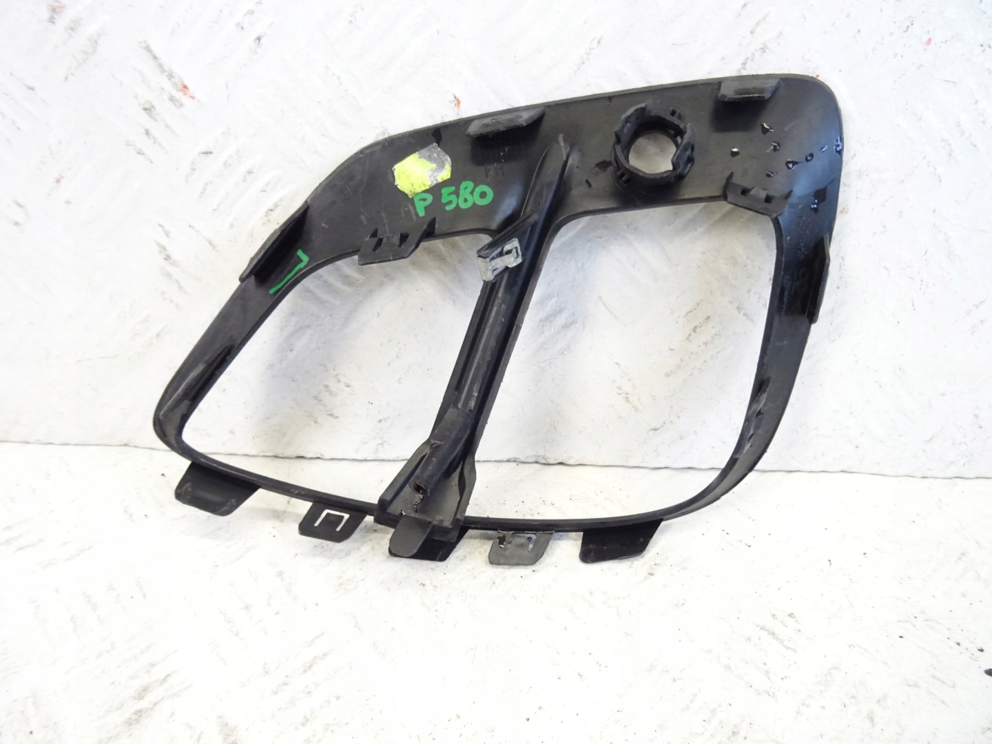 grid of a bumper front right RENAULT CAPTUR II 261A24097R
