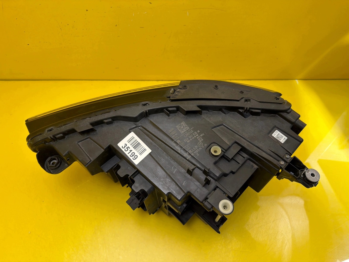 light right Audi Q4 E-Tron Matrix Full Led 89A941036M