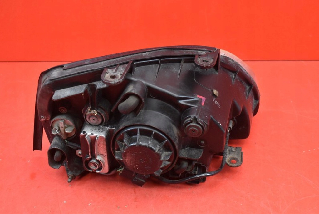 REFLEKTOR left light front EU 0K2FA51020L KIA CARENS 2 II 02-06