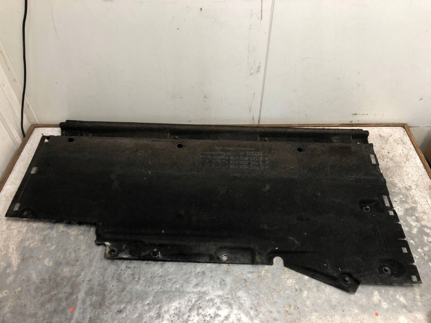 cover chassis left AUDI A5 SB 8T8825207B