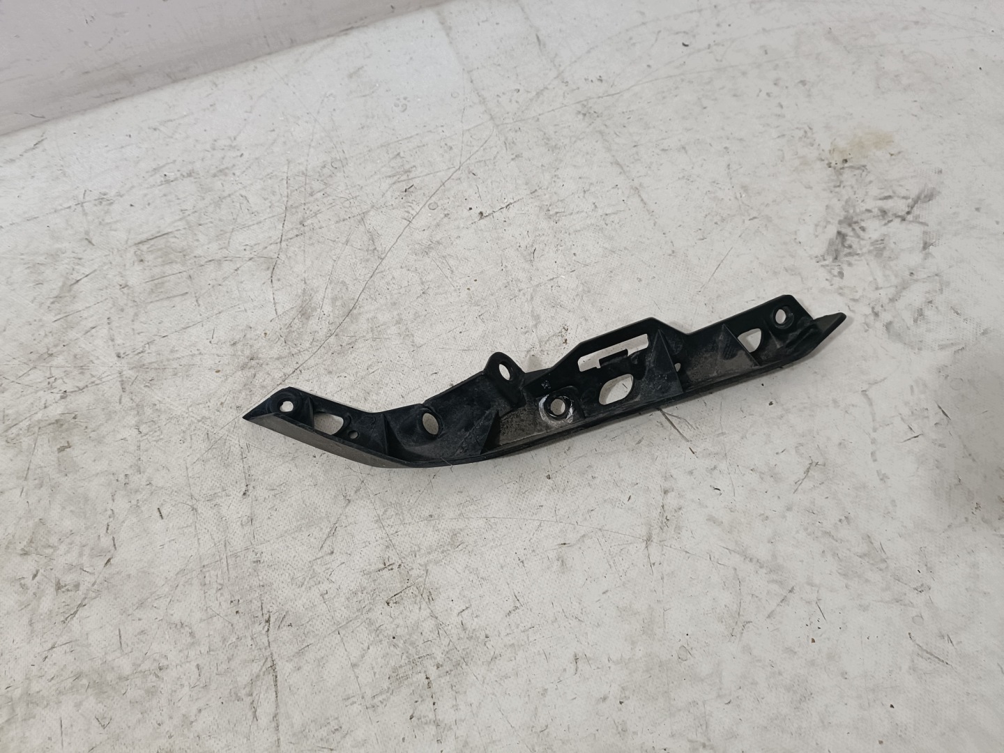 DODGE CHARGER 2019- bumper bracket front left 68213538AC