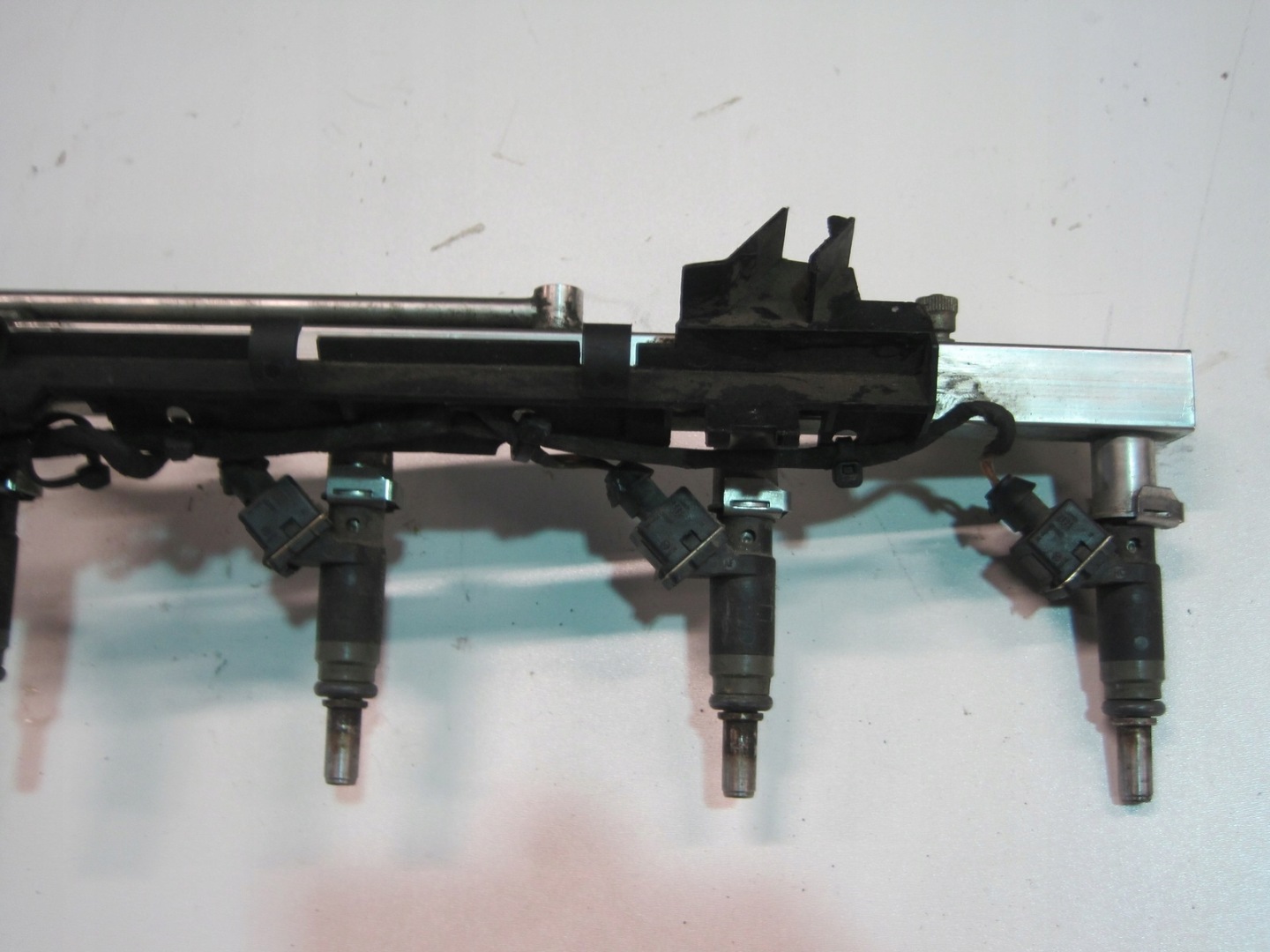 Rampe injection BMW E81 1,6i 7530420