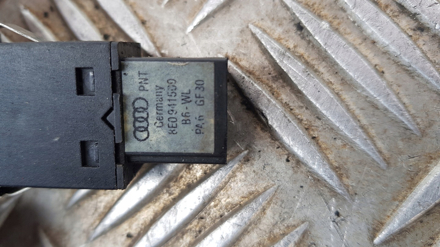 AUDI A4 B6 switch AWARYJNY switch 8E0941509
