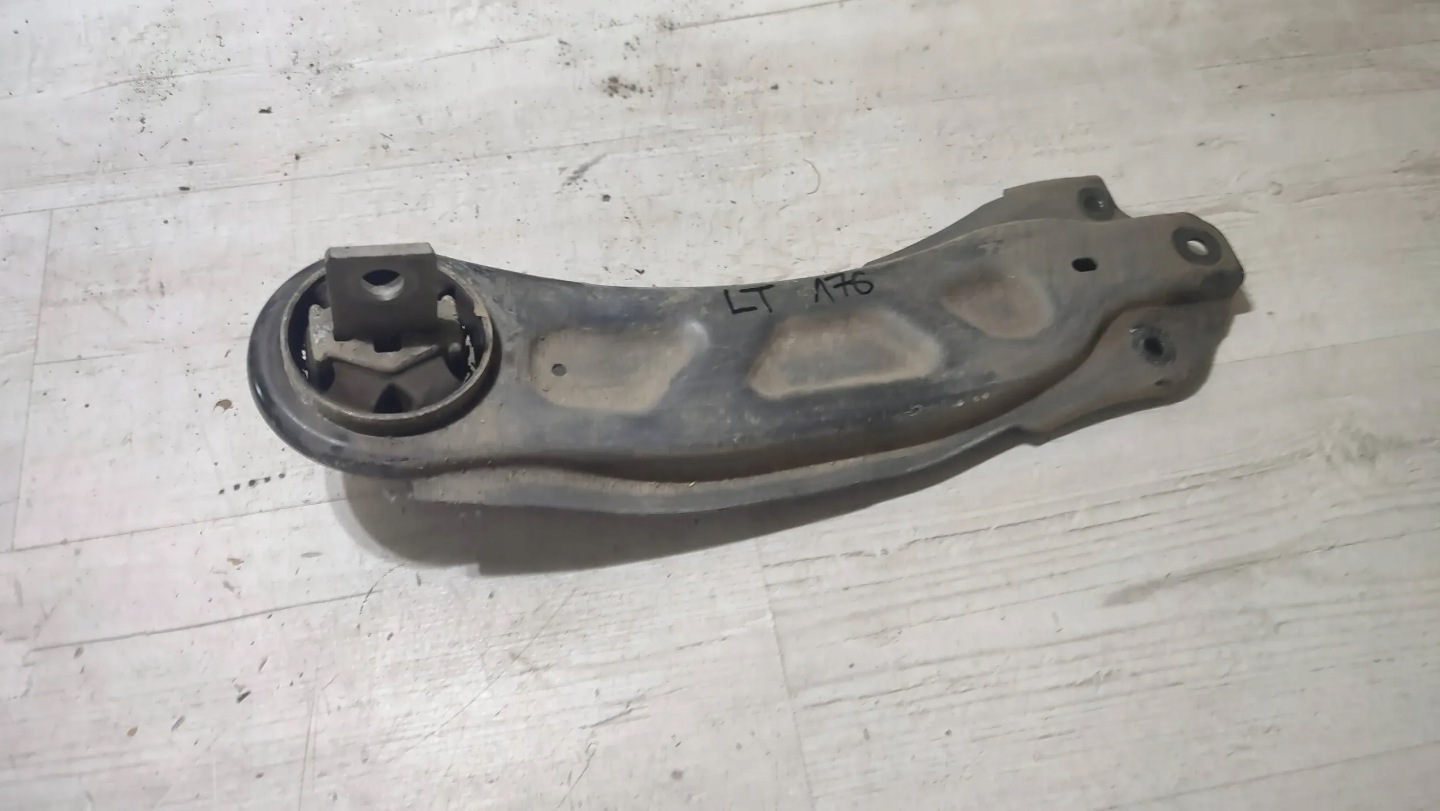 Mercedes-Benz A-classa W176 17r. 1.5cdi heck Seite links Querlenker