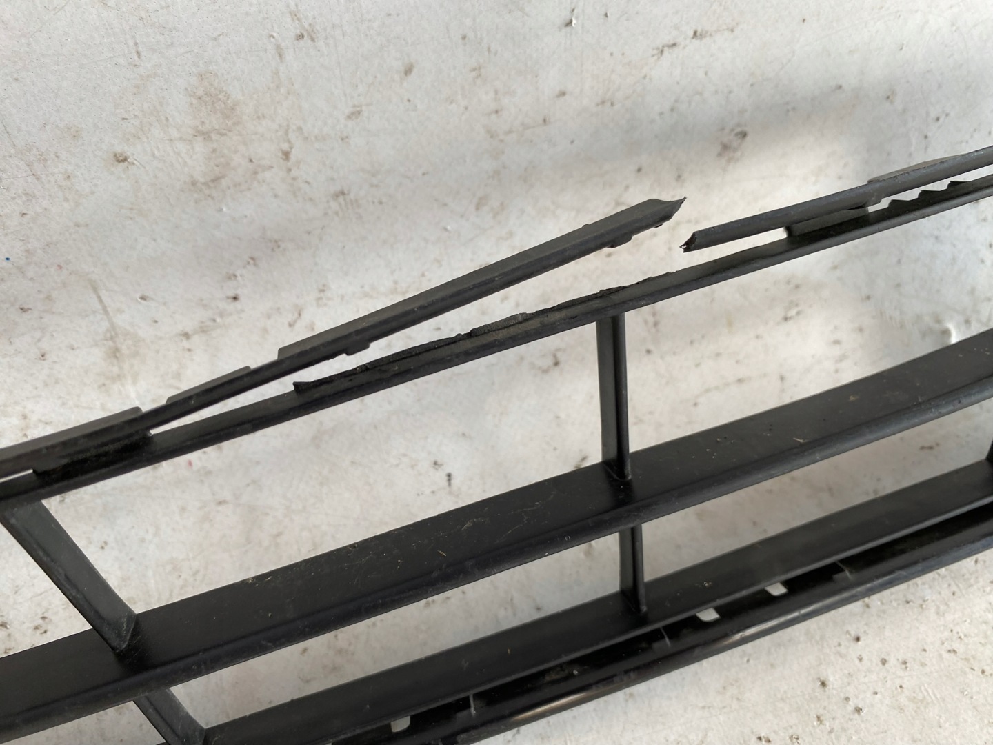 SUBARU XV 17- grid central of a bumper front 57731FL110
