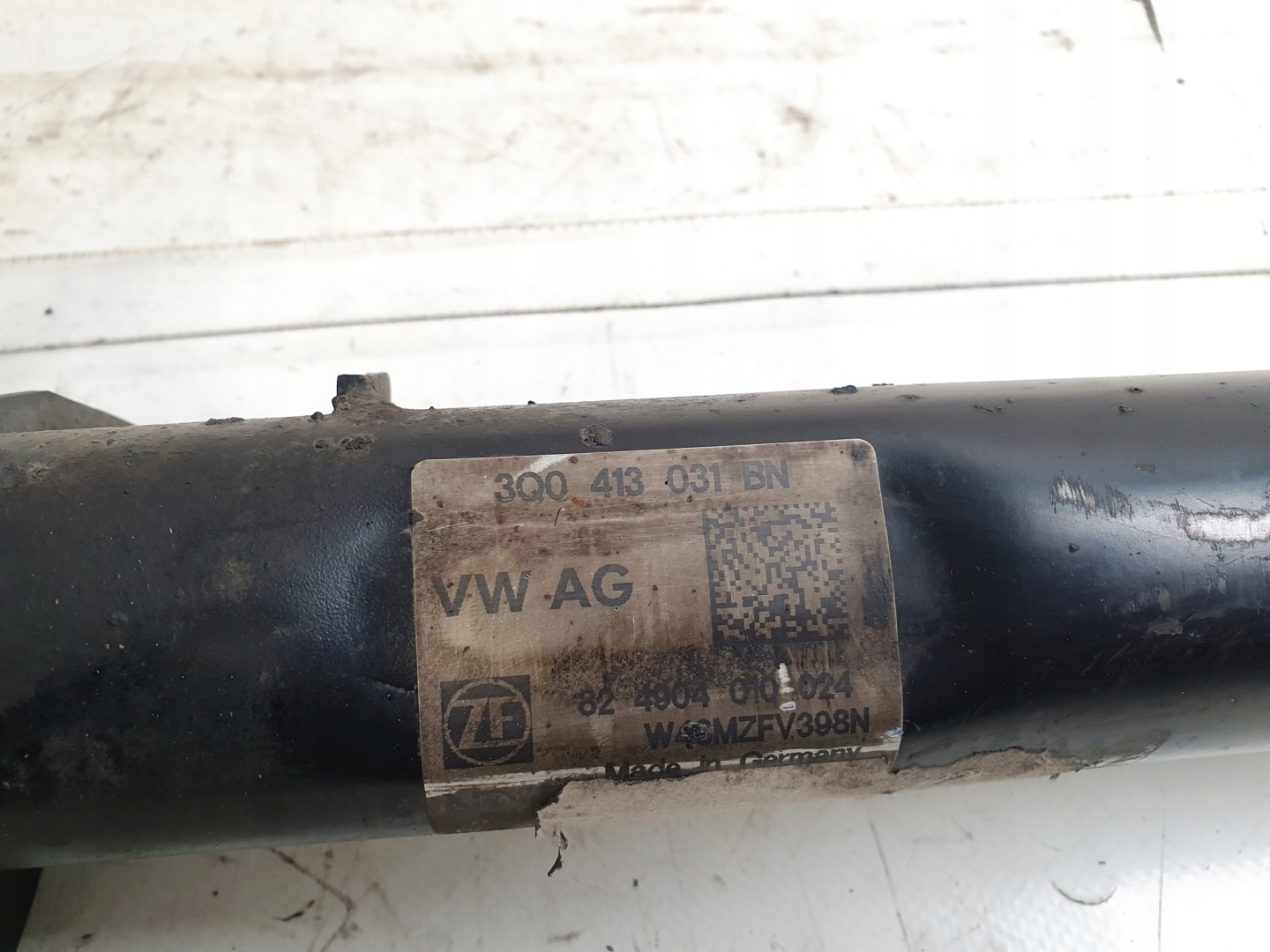shock absorber front left OE 3Q0413031BN VOLKSWAGEN PASSAT B8 2.0TDI 15r.