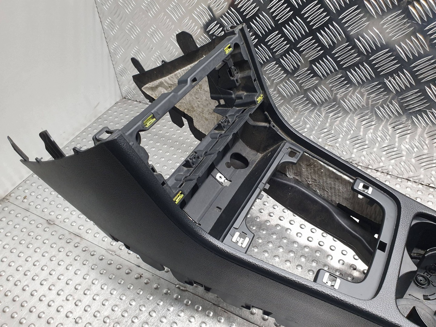 TUNEL central armrest 3C0863319S 3C1863241BP VW PASSAT B6