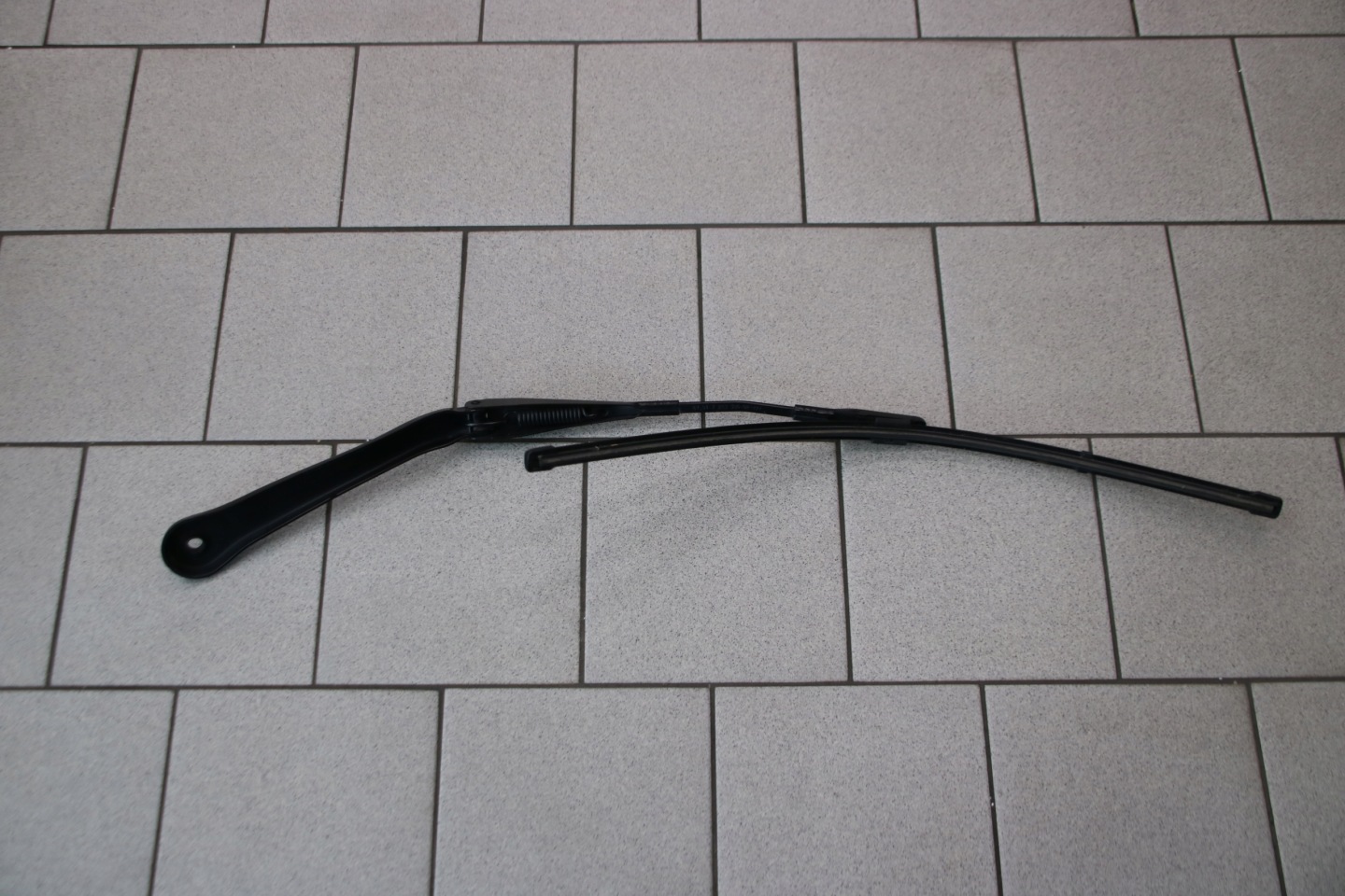 BMW E90 E91 E92 E93 ramínko stěrače levý předek PIORO EUROPA 7253386