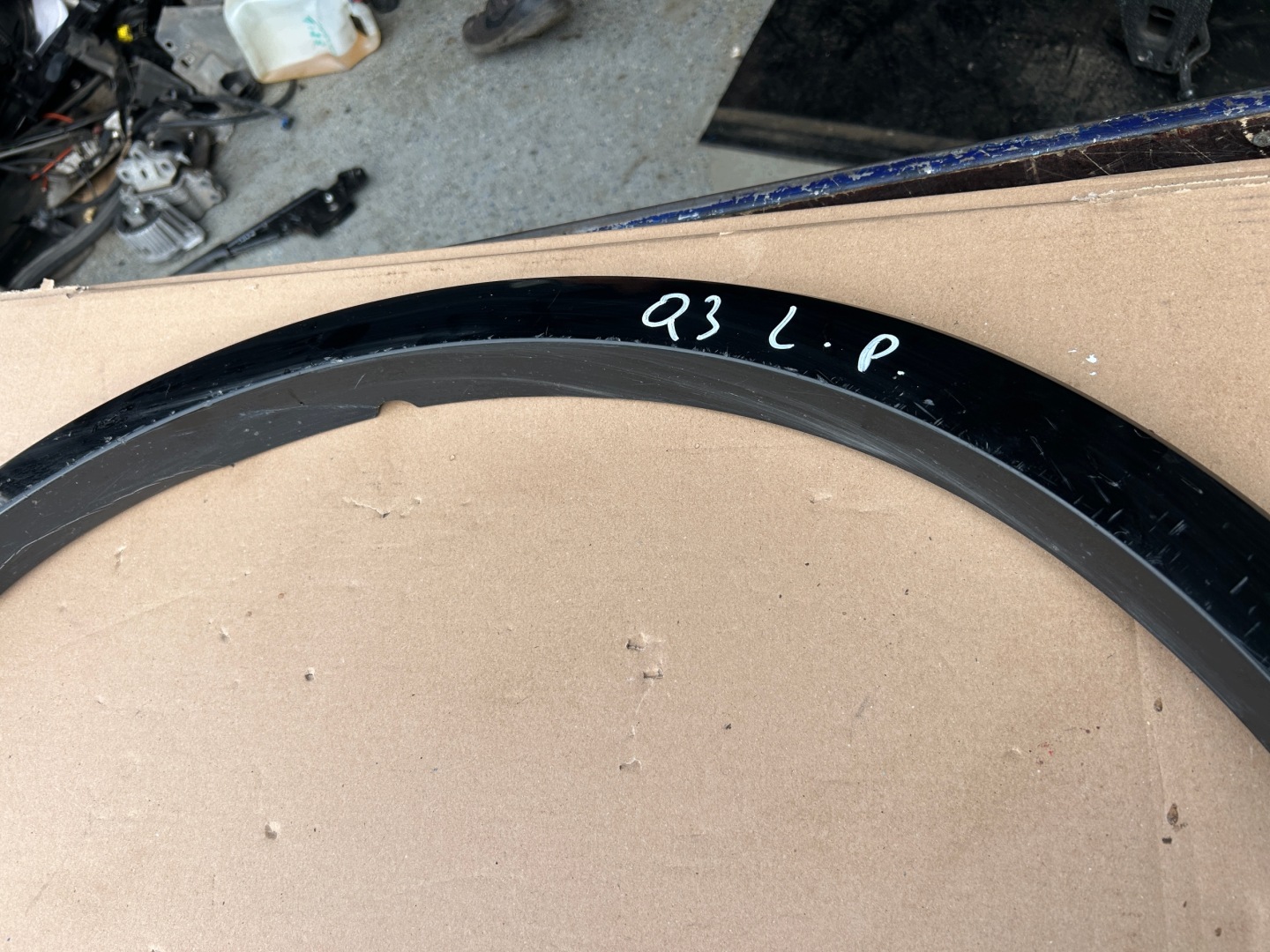 AUDI Q3 8U LIFT lišta blatníku levý předek 8U853717C