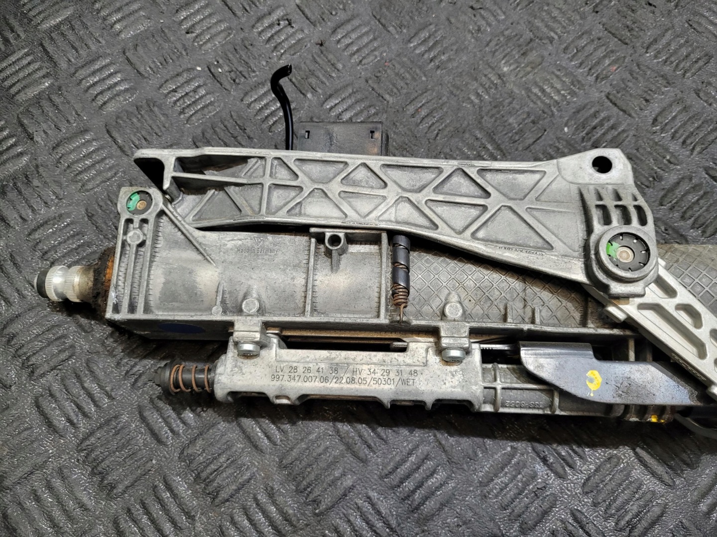 steering wheel rod blocking 99761815802F PORSCHE BOXSTER CAYMAN S 987