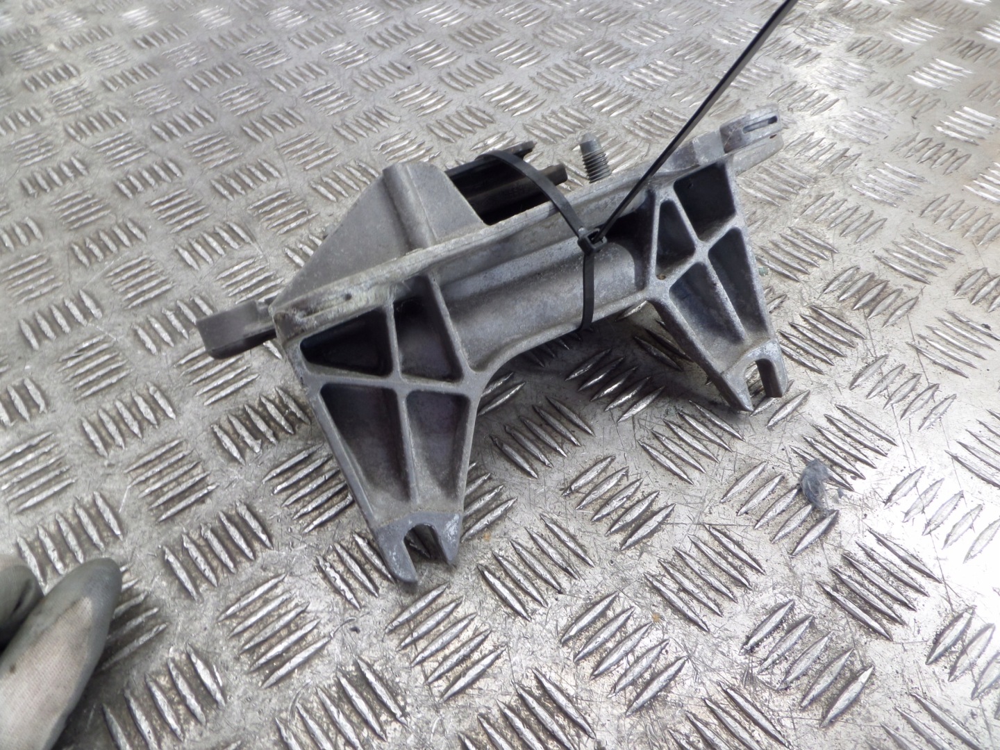 Nissan OE 112221641R Getriebehalter getriebe