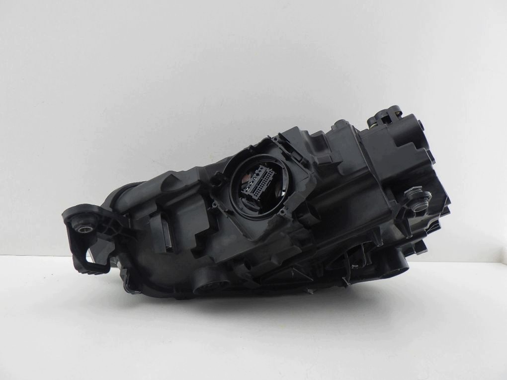 SKODA SCALA 657 FULL LED 2019- light front right
