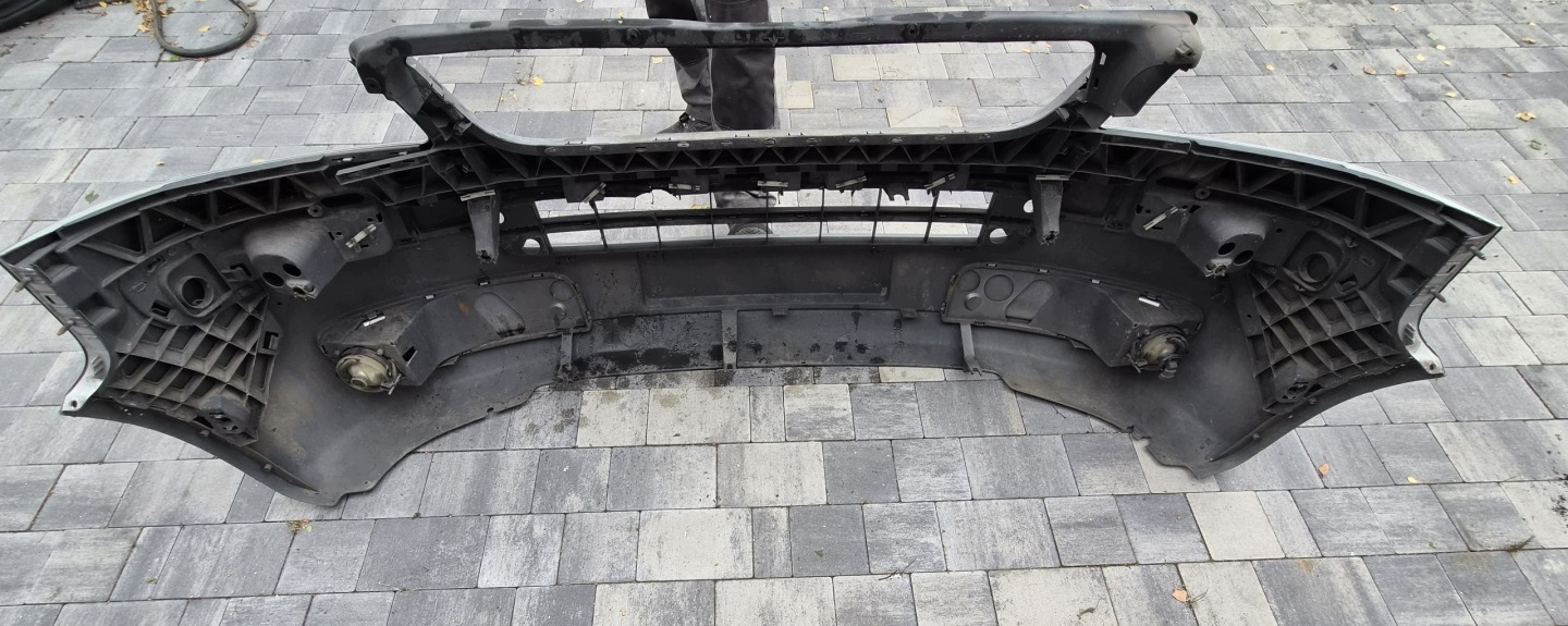 VW T5 nárazník přední předek Caravelle Multivan srebrny