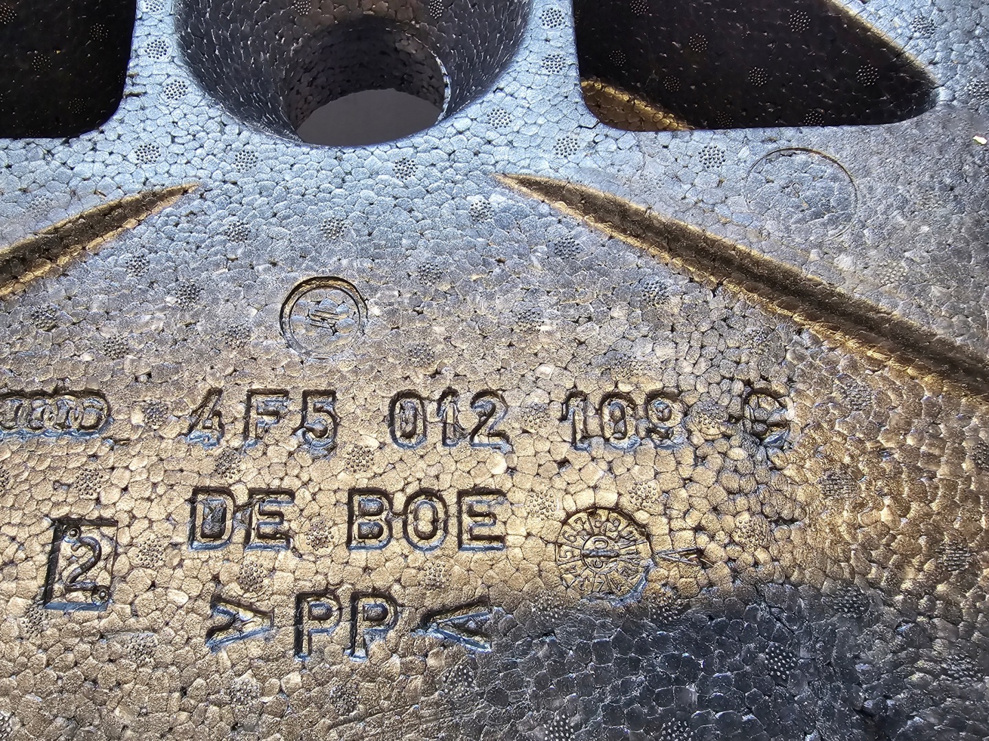 INSERT ROUES DE LA ROUE DE SECOURS AUDI A6 C6 BERLINE 4F5012109C