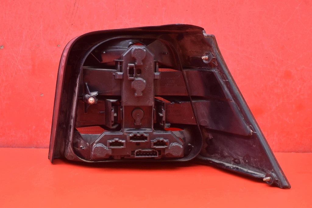 light left rear part rear MAGIC COLOURS HELLA VW GOLF 4 IV 5D HB 97-06