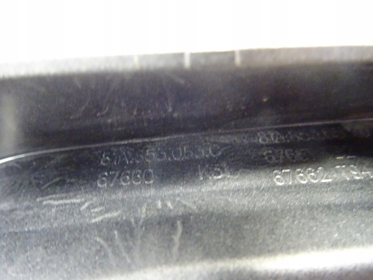 grid of a bumper front front left AUDI Q2 LIFT 81A853053