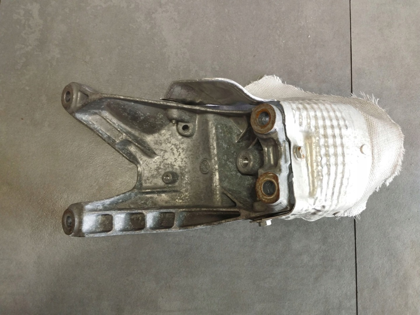 Audi A5 Sportback 8TA 2016 engine mount 4G0199308AA