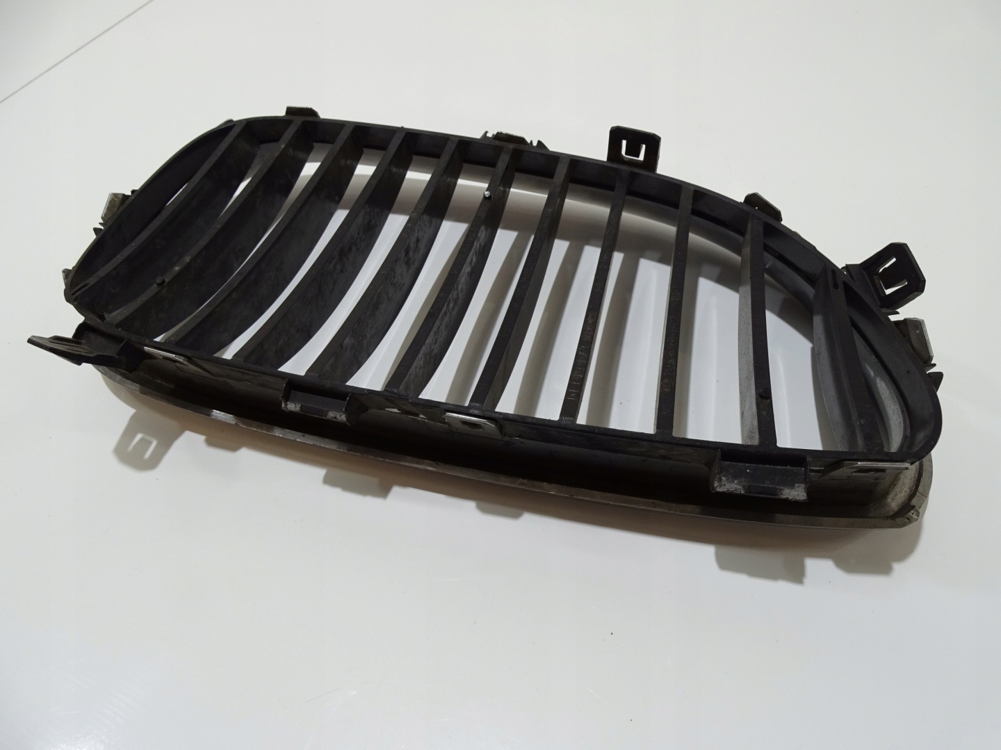 maska bubreg maska BMW E60 E61 OE 7065701 (4642522)