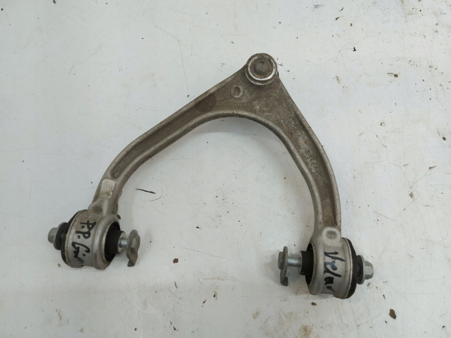 Range Rover VELAR L560 2.0d 2021r arm right front front upper