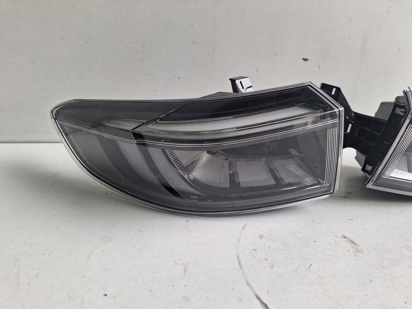 HONDA HR-V III 22-> light rear part right LED