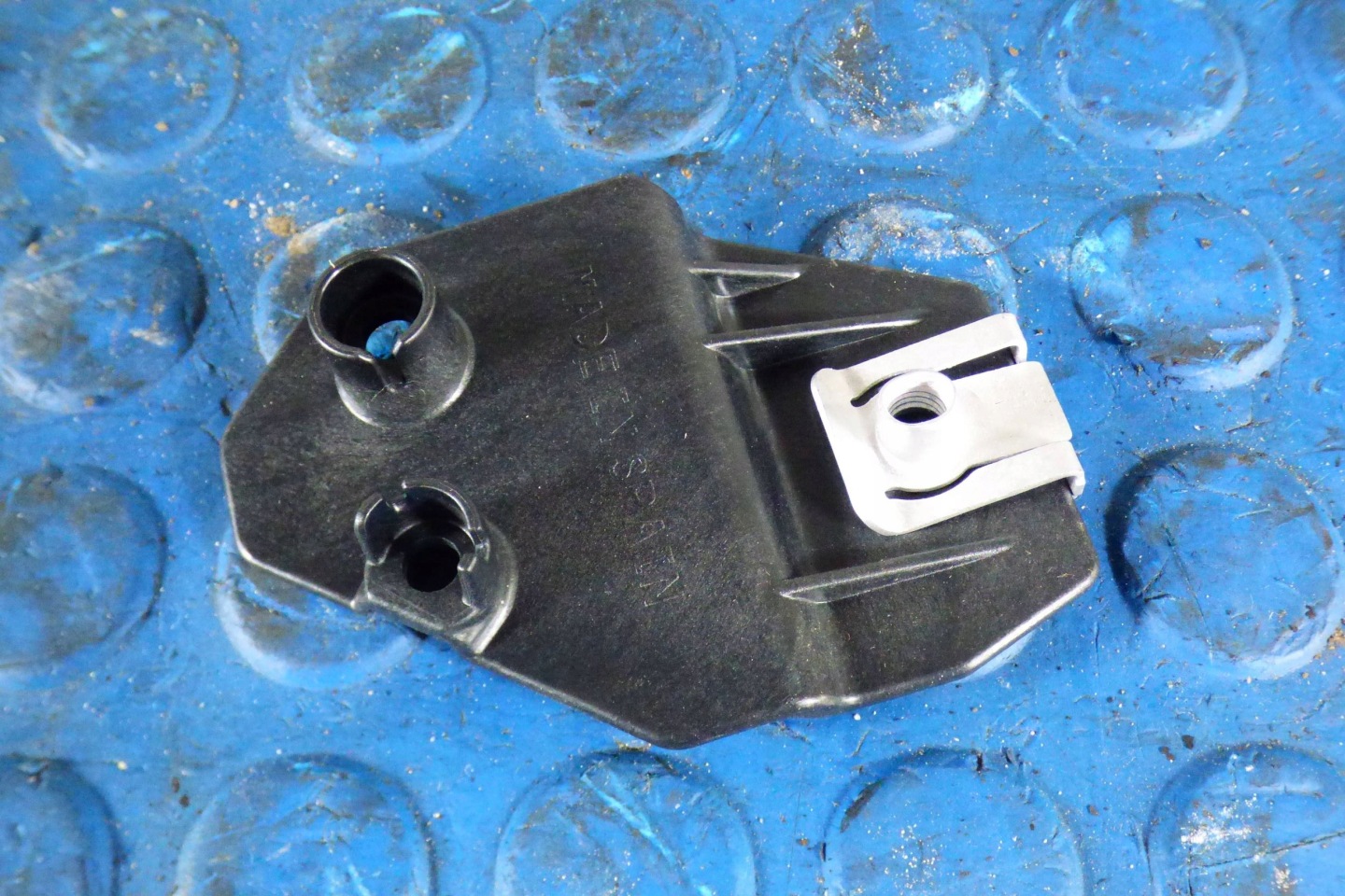 Volkswagen ID.7 holder ucho reflektora left 14A998225 original new