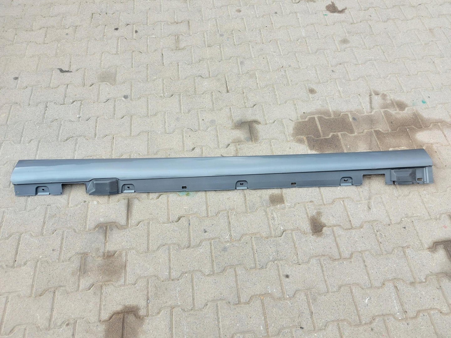 MERCEDES W213 E300de moulding cap threshold right 992 A2136908404