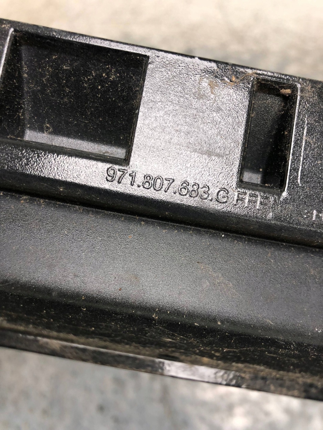 grid central of a bumper front PORSCHE PANAMERA 971807683G