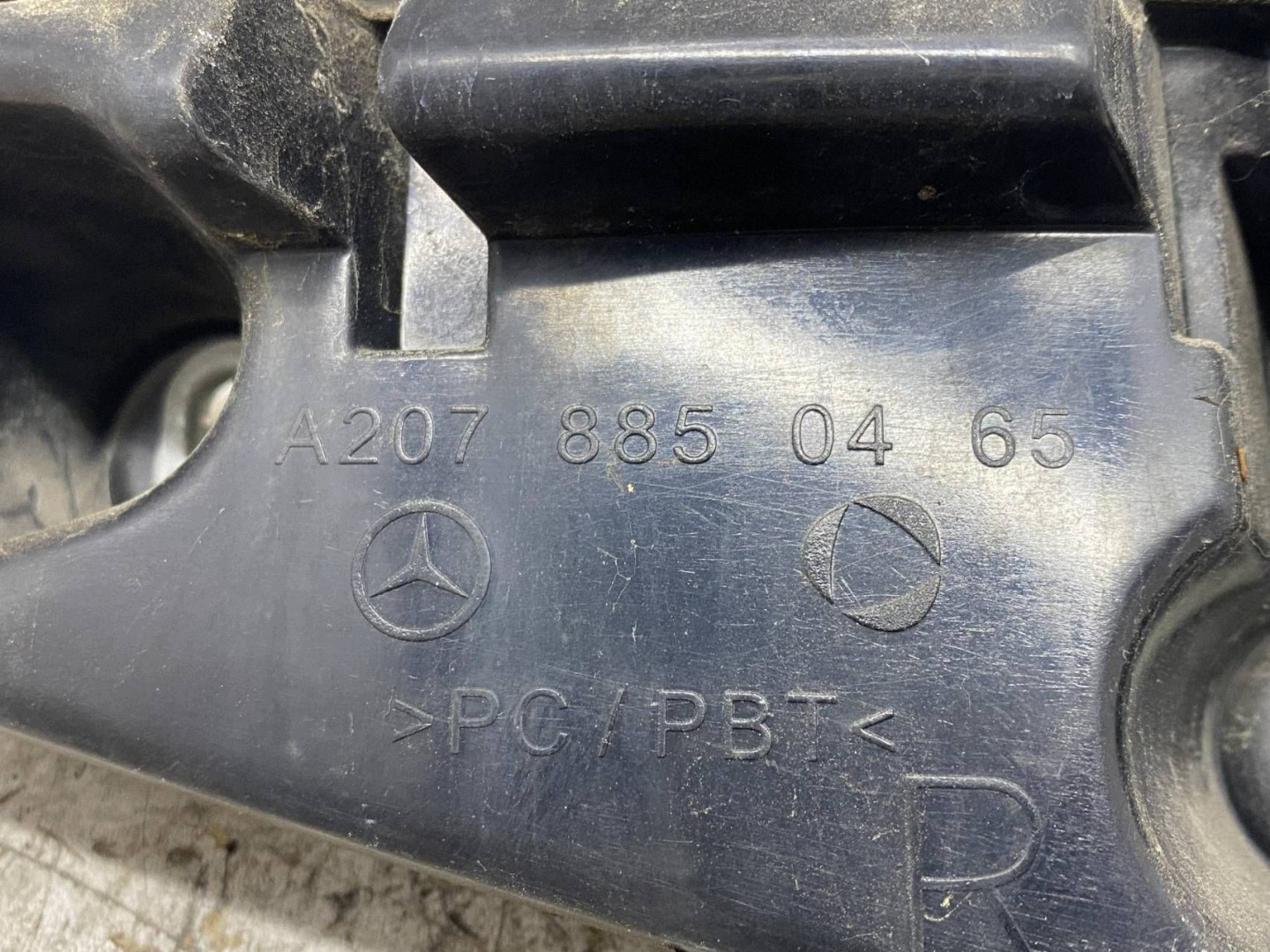 support right rear part rear MERCEDES E-KLASA C207 W207 A2078850465