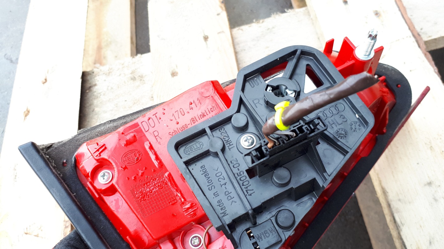 S4 B8 A4 light right right rear part LED to the bonnet sedan