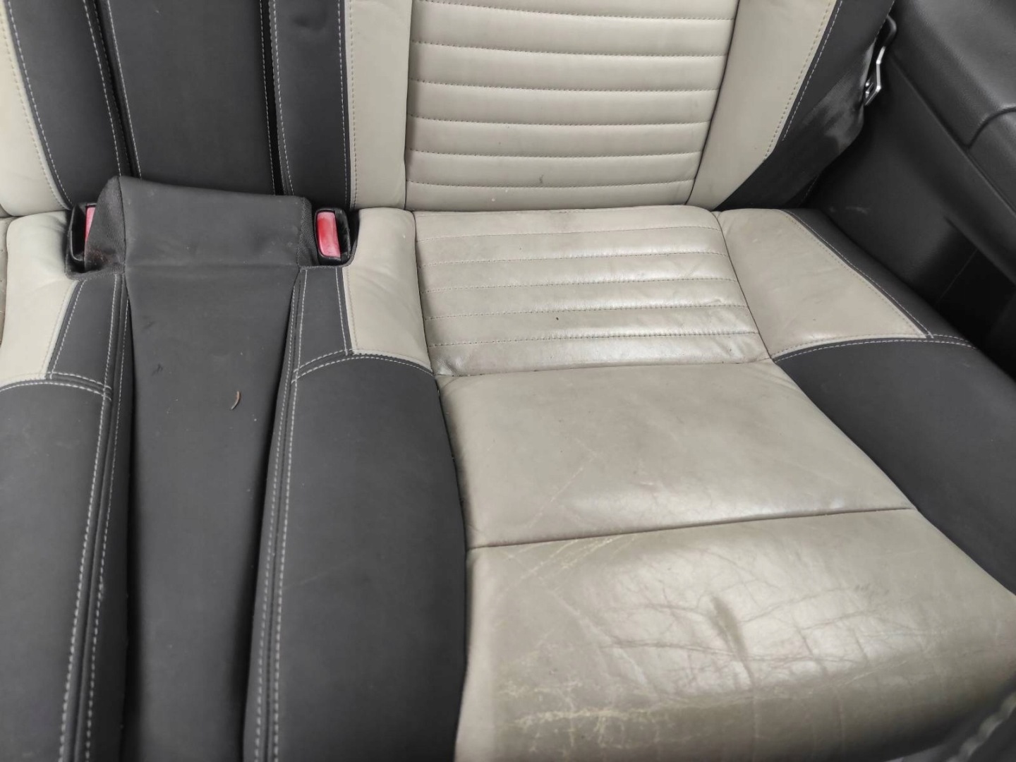 seats KOMPLET left right seat rear part + side VOLVO C30 RDESIGN JASNE