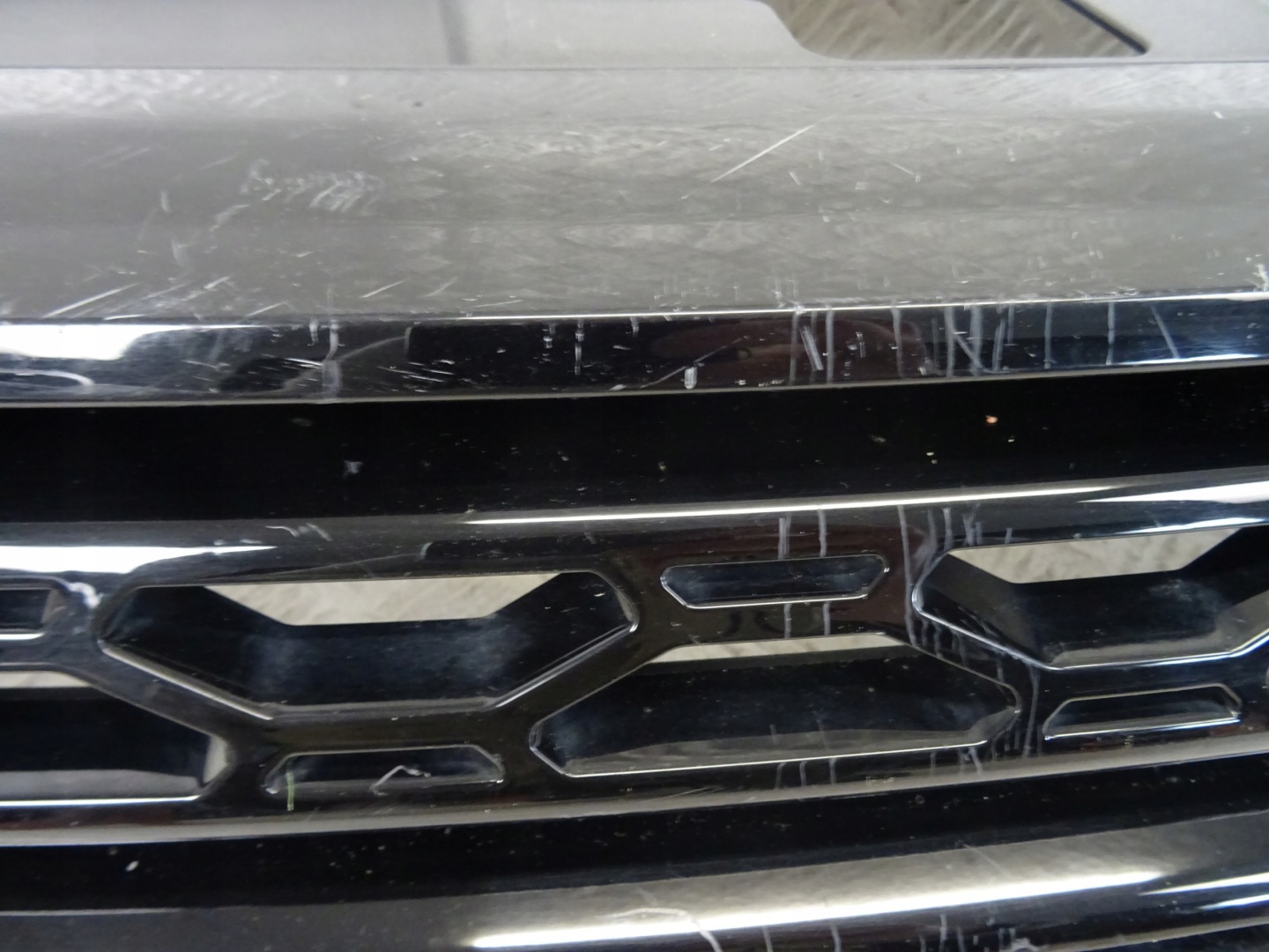 grill grille front front LAND ROVER DISCOVERY V HY32-8200-A
