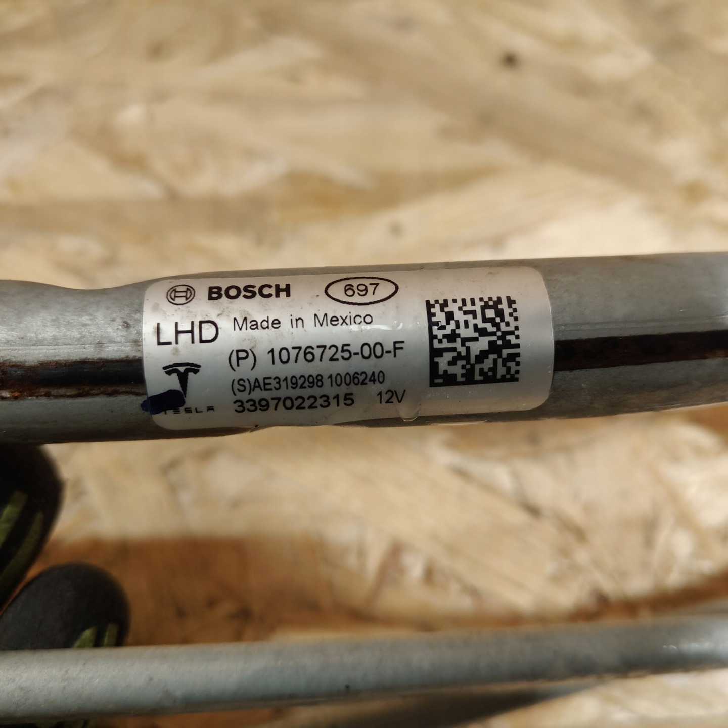 Wischergestänge vorne TESLA MODEL 3
