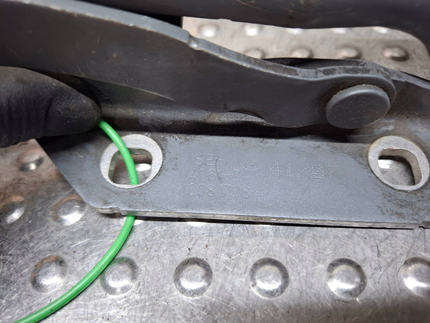 hinge bonnets right front 7008728 BMW 5 E60 E61