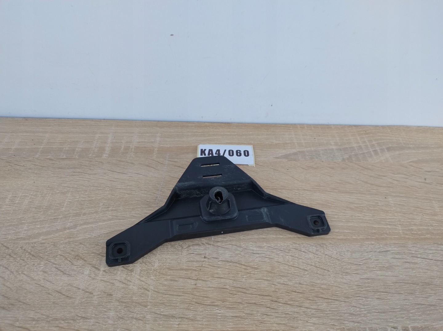 AUDI Q4 E-TRON console of a bumper support holder front KAMERY KA4/060