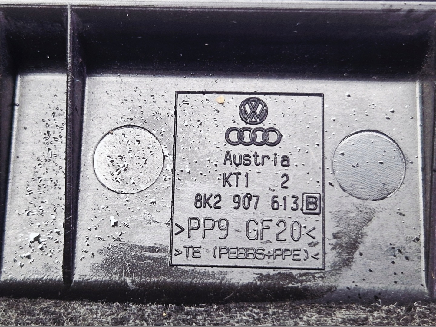AUDI A4 B8 Abdeckung des Sicherungskastens 8K2907613